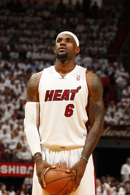 埃尔纳内斯：并非所有手球或者手臂触球都是点球，规则需要改（埃尔纳内斯：手球不等于点球，判罚规则亟待调整）