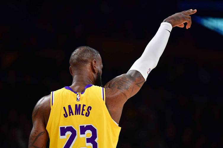 灰熊伤病报告：莫兰特&克拉克等8人将缺席与雷霆一战（灰熊伤病名单：莫兰特、克拉克等八人缺阵对雷霆之战）