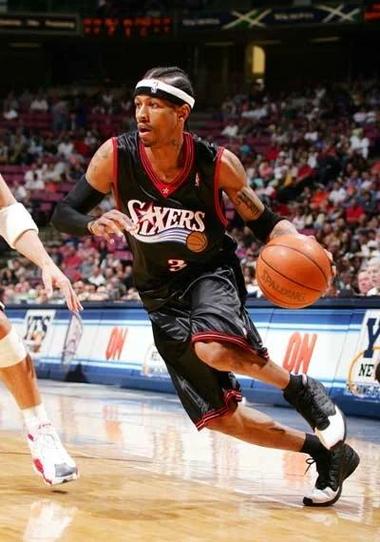 半场战报：皇家奥维耶多0-0奥萨苏纳（半场战况：皇家奥维耶多与奥萨苏纳0-0暂时握手言和）