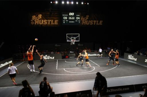 一周内两战同一对手！AC米兰先赢后输出局，防守进攻问题暴露！（一周两战同敌！AC米兰先胜后出局，攻防短板尽显）