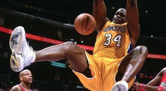 里夫斯：看到詹姆斯在场上全速奔跑，这会促使你跟上他的步伐（里夫斯：看见詹姆斯在场上全速冲刺，会让你也不自觉加速跟上）