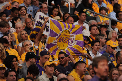 CBA杯战报：王哲林17分7板，上海111-72狂胜四川（CBA杯赛况：王哲林17分7篮板，上海111-72大胜四川）