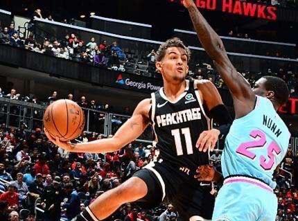 姆伯莫近7次代表喀麦隆出场，球队打进9球他一人直接参与5球（近7场代表喀麦隆出战，姆伯莫直接参与球队9球中的5球）