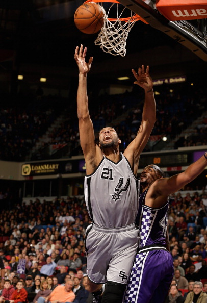 美媒：尼克斯补强瞄准迪温琴佐和阿尔瓦拉多，且已与对方球队接触（美媒：尼克斯将迪温琴佐与阿尔瓦拉多列为补强目标，已与其所属球队展开洽谈）