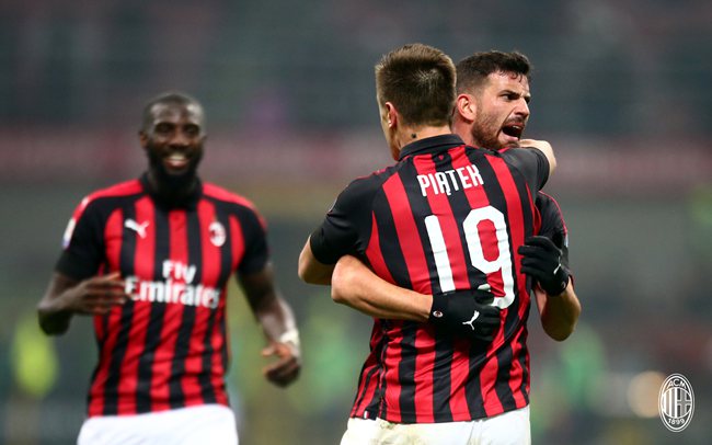 克莱第一节三分6投4中得到14分，浓眉7投5中砍下10分（克莱首节三分6中4斩获14分，浓眉7投5中拿下10分）