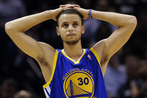 欧文突破防守连续得分（欧文强突防线连拿分）